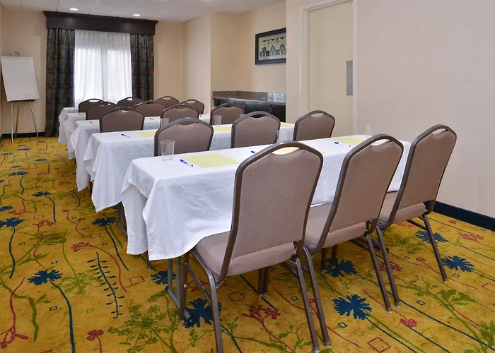 Hampton Inn & Suites Cathedral City