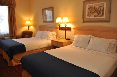 Hampton & Cathedral Resort 3*