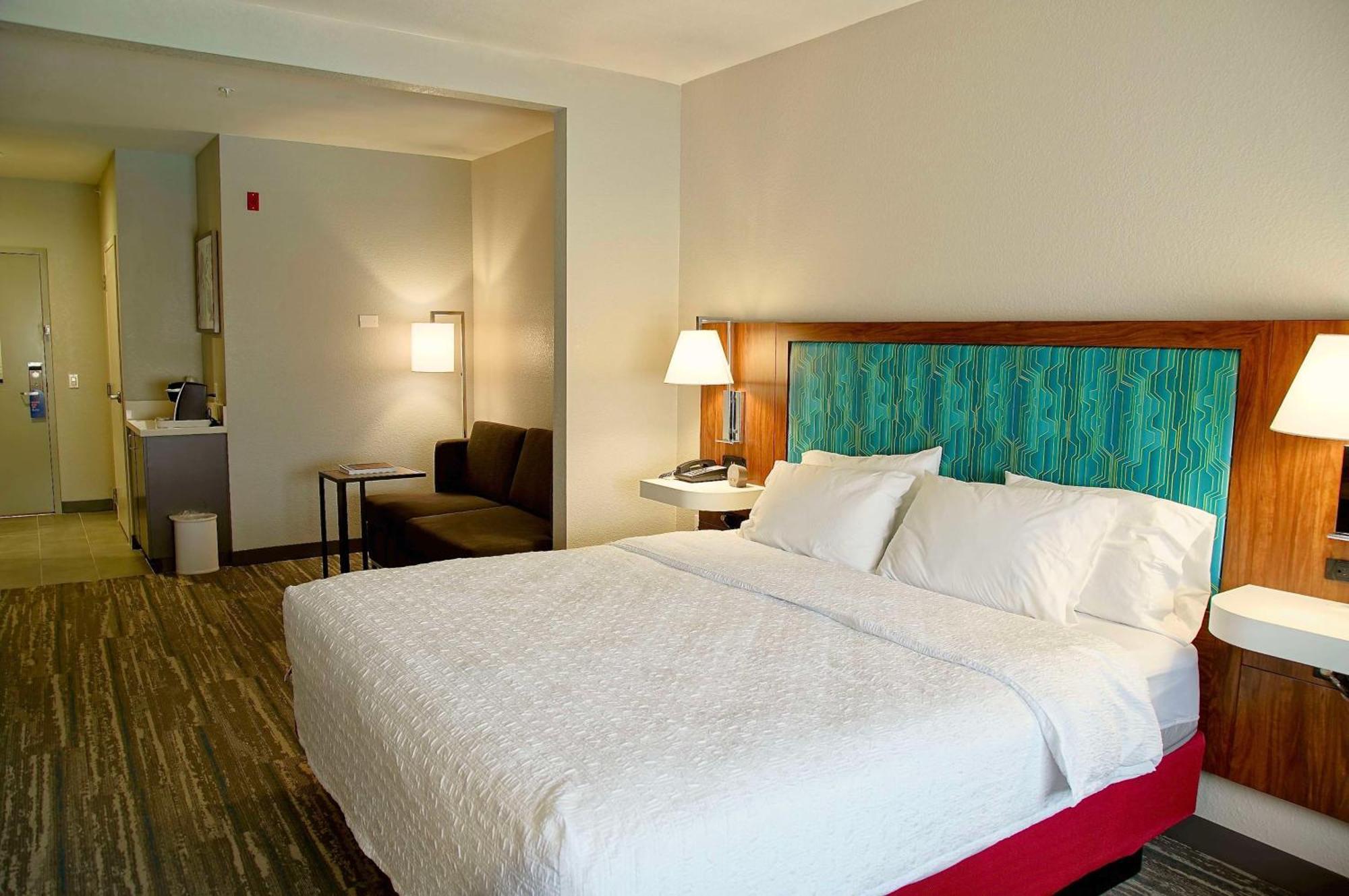 Hampton & Cathedral Resort Cathedral City