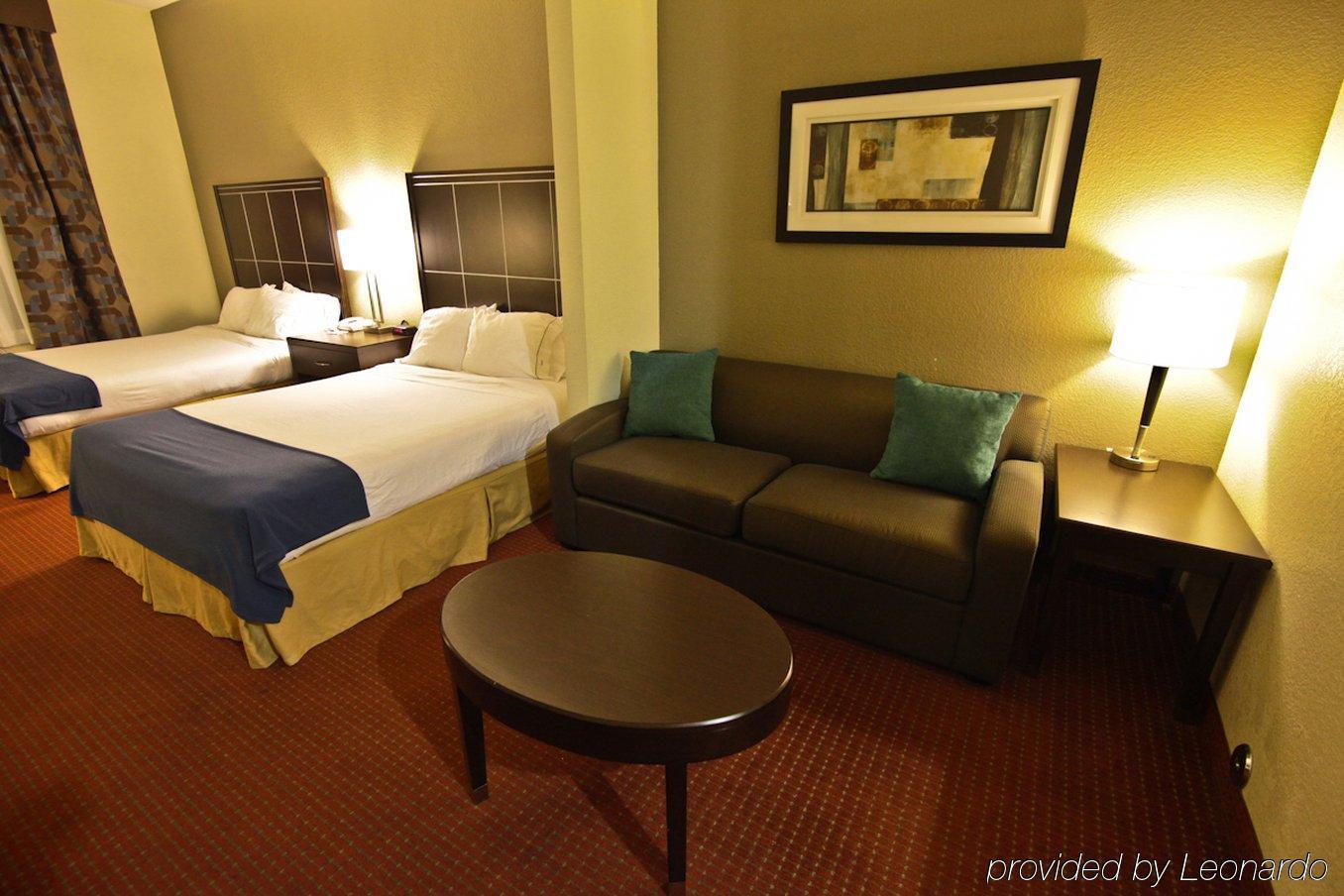 Resort Hampton & Cathedral Cathedral City